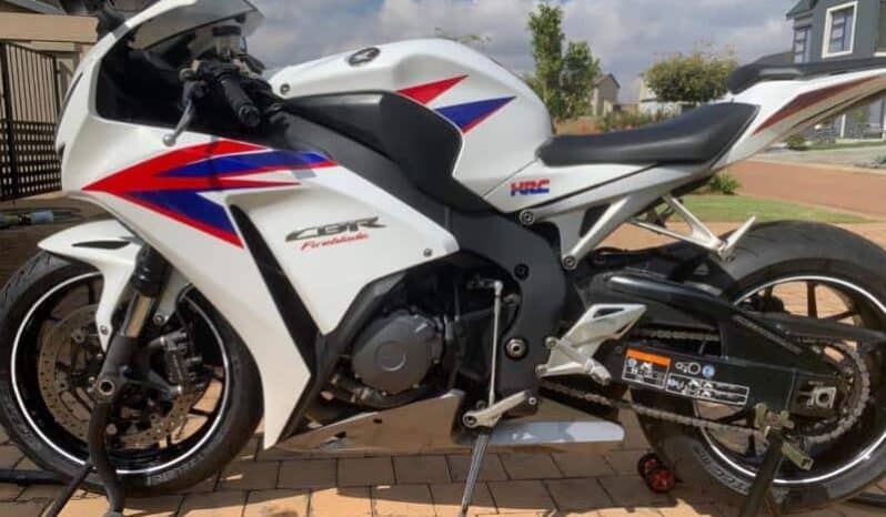 
								2012 Honda CBR1000RR Fireblade full									