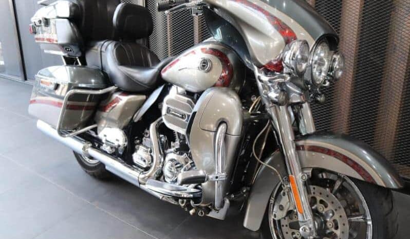 
								2016 Harley-Davidson CVO Ultra Classic Electra Glide (FLHTCUSE) full									