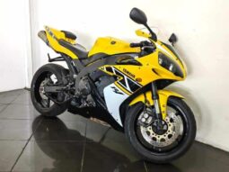 
										2006 Yamaha YZF-R1 full									