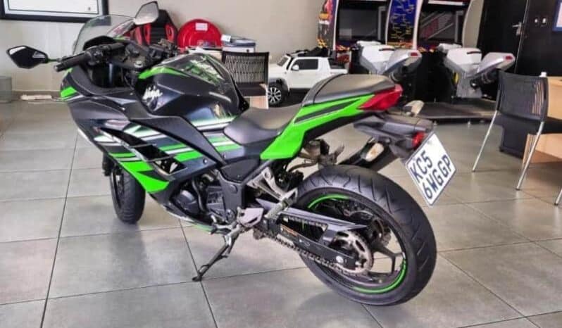 
								2017 Kawasaki Ninja 300 ABS (EX300B) full									