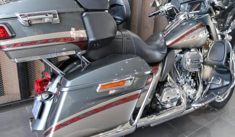 
								2016 Harley-Davidson CVO Ultra Classic Electra Glide (FLHTCUSE) full									