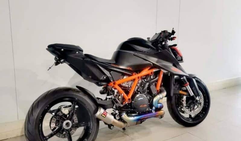 
								2020 KTM 1290 Super Duke R full									