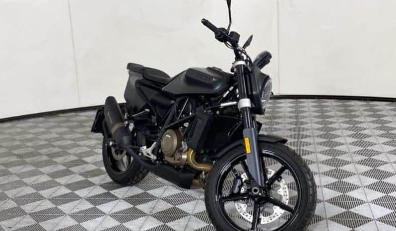 
								2022 Husqvarna SVARTPILEN 701 full									