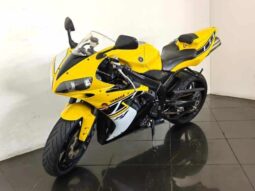 
										2006 Yamaha YZF-R1 full									