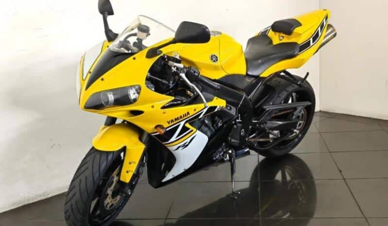 
								2006 Yamaha YZF-R1 full									