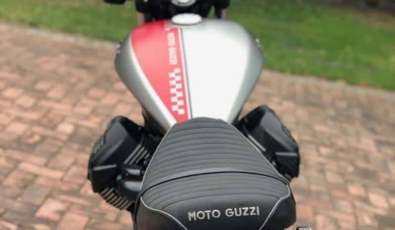 
								2016 Moto Guzzi V9 Bobber full									