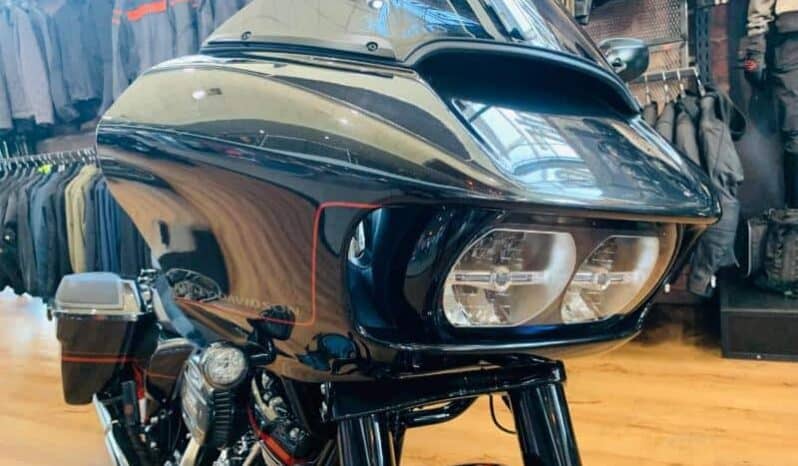 
								2018 Harley-Davidson CVO Road Glide 117 (FLTRXSE) full									