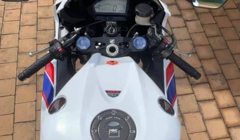 
								2012 Honda CBR1000RR Fireblade full									