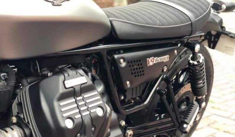 
								2016 Moto Guzzi V9 Bobber full									